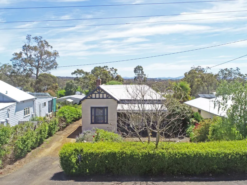 CUTE COTTAGE & BIG, BEAUTIFUL BLOCK