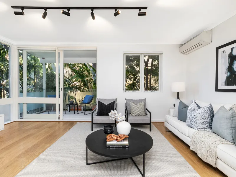 Chic Boutique Townhouse with a Covered Balcony in Tranquil Surrounds