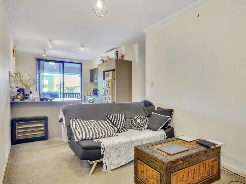 Modern unit in great location