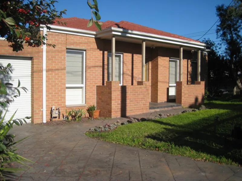 STYLISH & SPACIOUS 3 BEDROOM TOWNHOUSE!