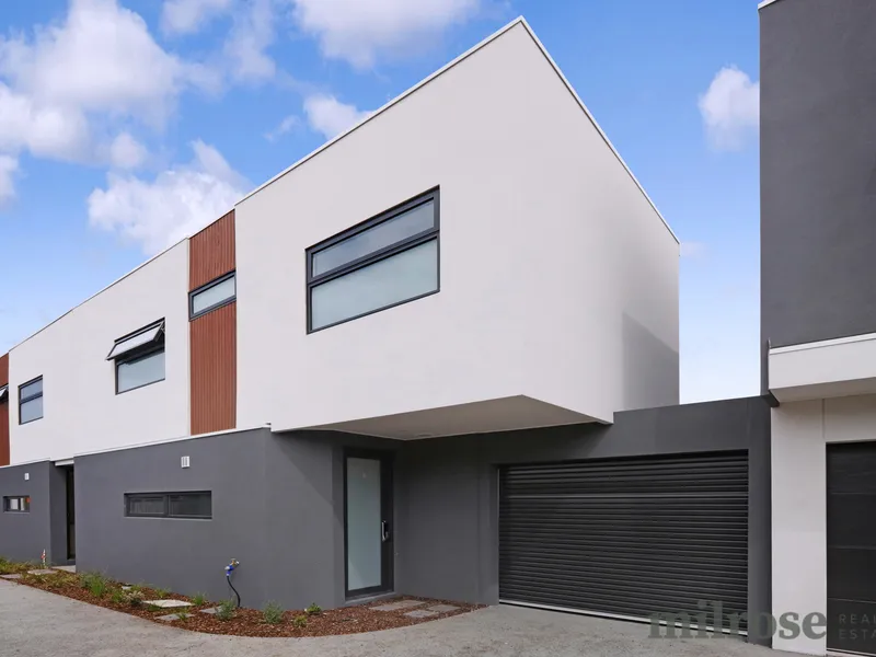 Modern Sustainable Living Oasis with Courtyard