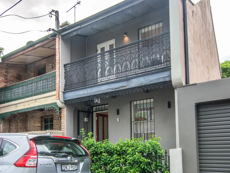 SURRY HILLS TOWNHOUSE // STYLISH & MODERN // CLOSE TO STATION & CITY *FULLY FURNISHED ONLY*