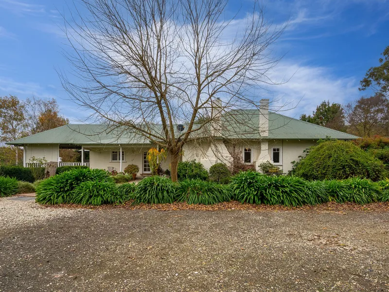 A charming and classical farmhouse circa 1910 set in a wonderful garden in Alexandra on 10 acres
