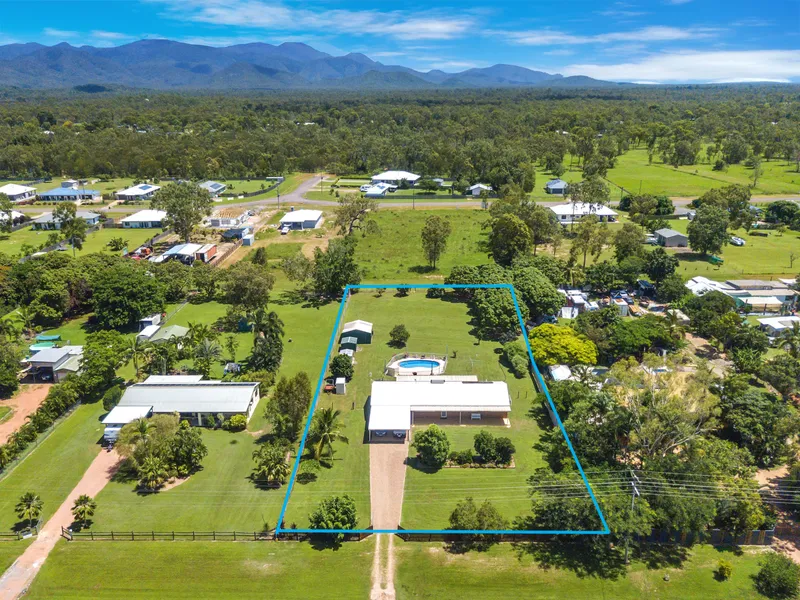 4000 SQM IMMACULATE SPACIOUS 3 BRM CLAY BRICK, OOZES QUALITY -  DBLE CARPORT, POOL, SOLAR, SOLID STEEL FRAME -$445,000 NEGOTIABLE 