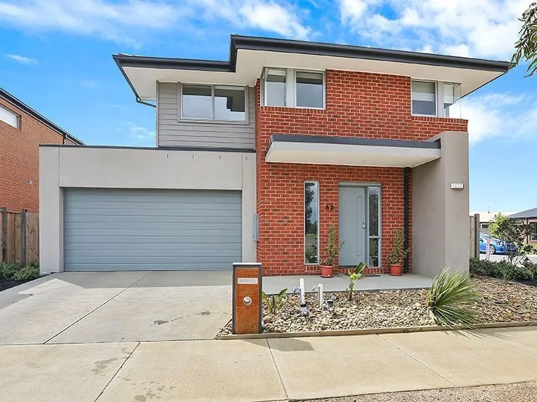 Luxury Living in the heart of Mt Duneed!