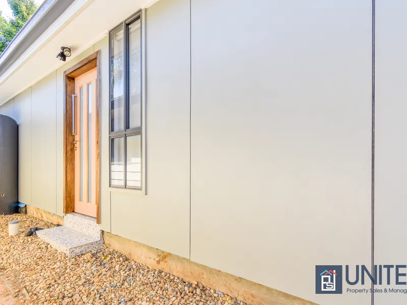 Two Bedroom Granny Flat - Walk to Station