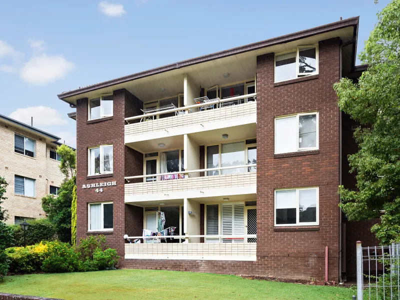 Modern and renovated- walk to rail 2 bedroom unit!
