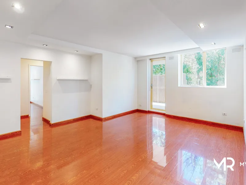 Oversized Two-bedroom Apartment - an Entertainer's delight!