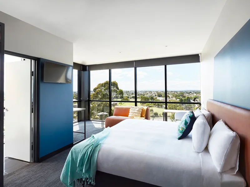 Sensational views from a fully serviced studio apartment at only $515 incl. 