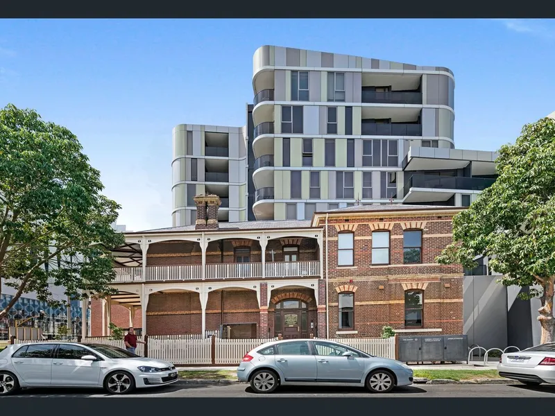 Fantastic Furnished Boutique Style One Bedroom Apartment (Furniture Bonus for Christmas))