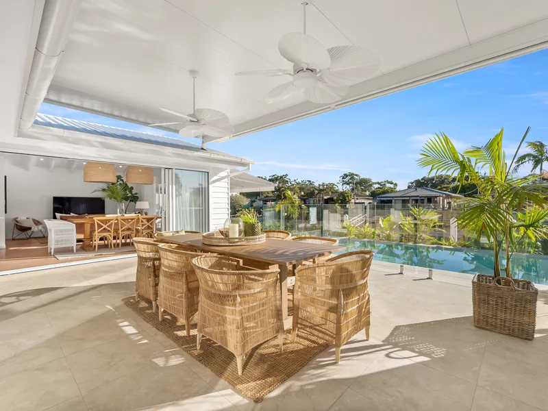 Luxurious Coastal Retreat in Central Broadbeach Waters