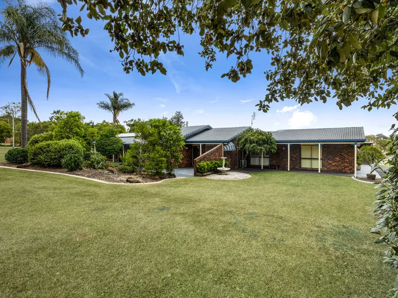 A Gracious Family Home - 5.4 Acres - Pool - Tennis Court - Shedding - Horse Shelters