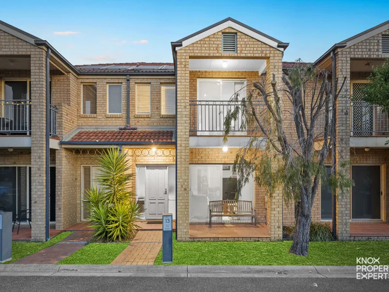 Move-In Ready Gem in Cranbourne's Prime Location!