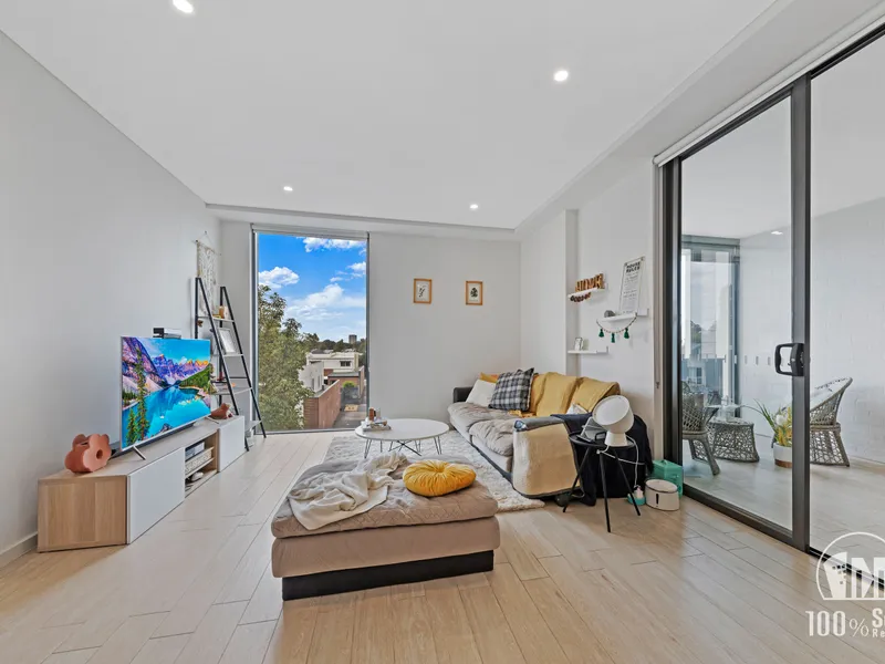 Spacious Riverside Style!