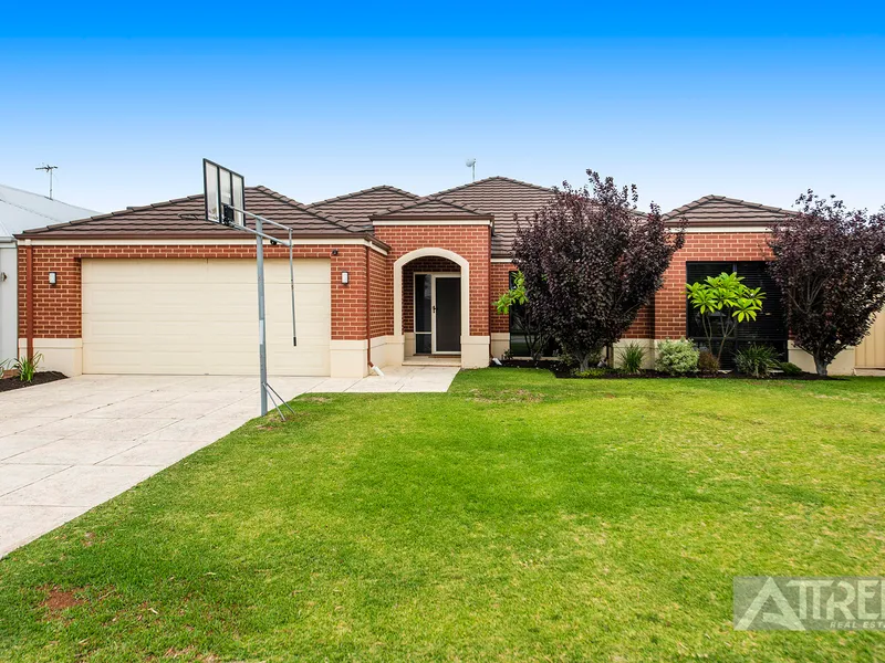 Gorgeous Family Home with Sparkling Pool!