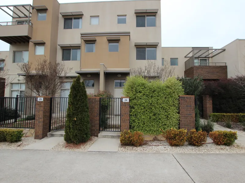 Ascot on Flemington - Tri level Townhouse