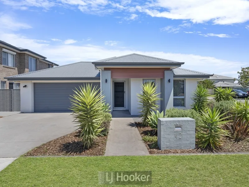 Seaside Estate Family living.