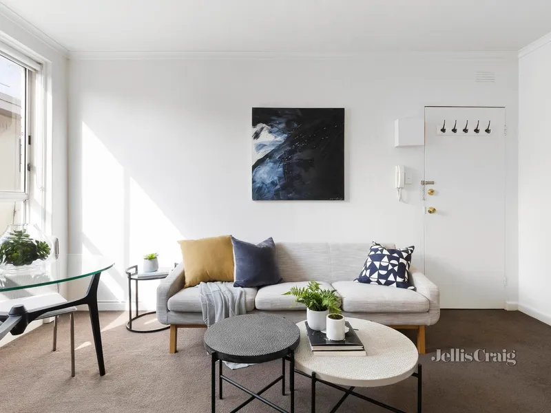 Go for Gold with glorious light & a great location