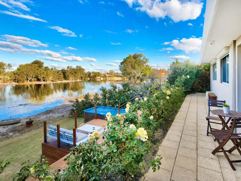SUMMER LAKES PRESTIGIOUS PROPERTY!