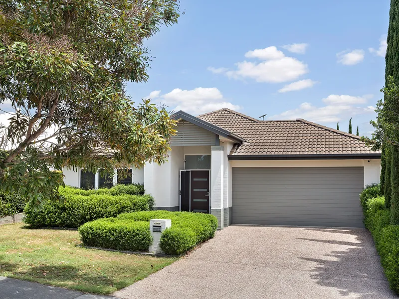 Modern Family Home, Quiet Street!
