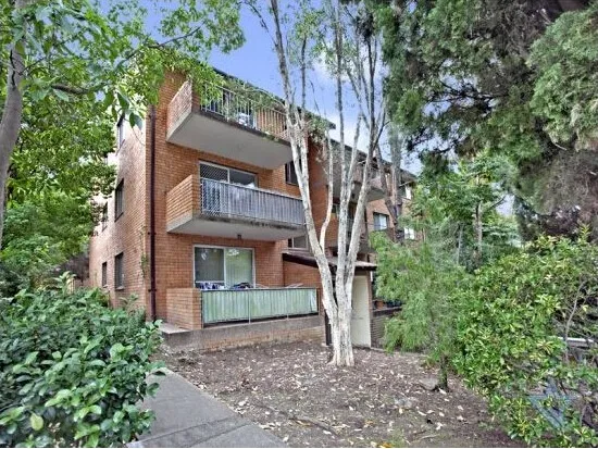 Large 2 bedrooms unit plus study / Convenience Location!