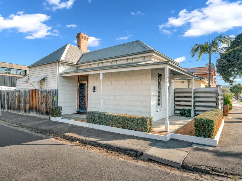 Victorian cottage in the heart of Brunswick