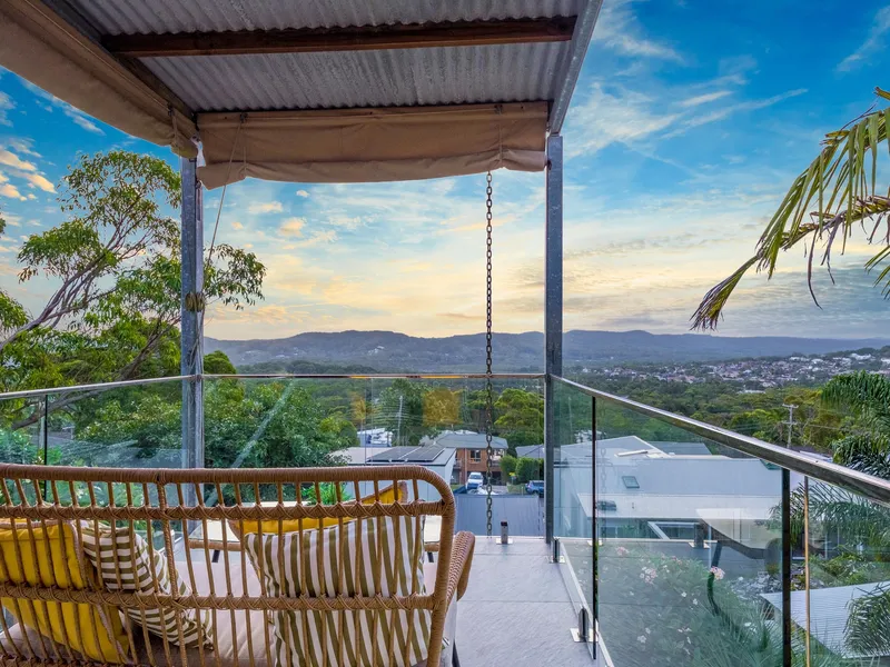 'Bateau Chateau' - situated in a quiet cul-de-sac, 780m to Crackneck lookout
