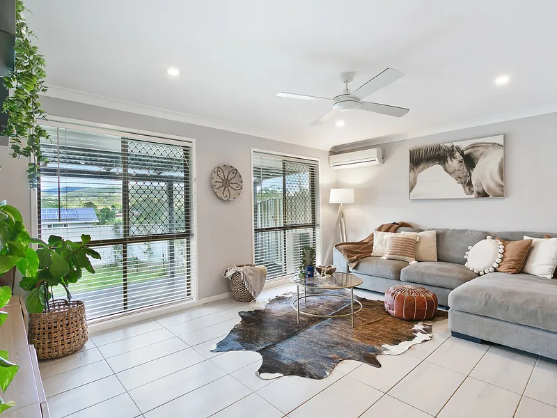 Convenient position with hinterland views