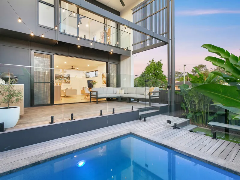 Contemporary luxury in desirable 'walk-to-everywhere' enclave