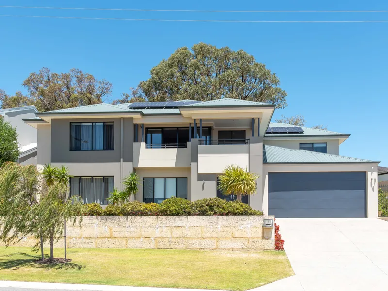 STUNNING SUBSTANTIAL FAMILY HOME