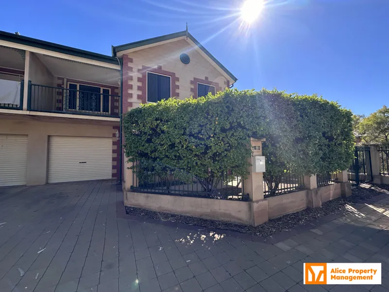 Beautiful 3 Bedroom Townhouse Available Now!