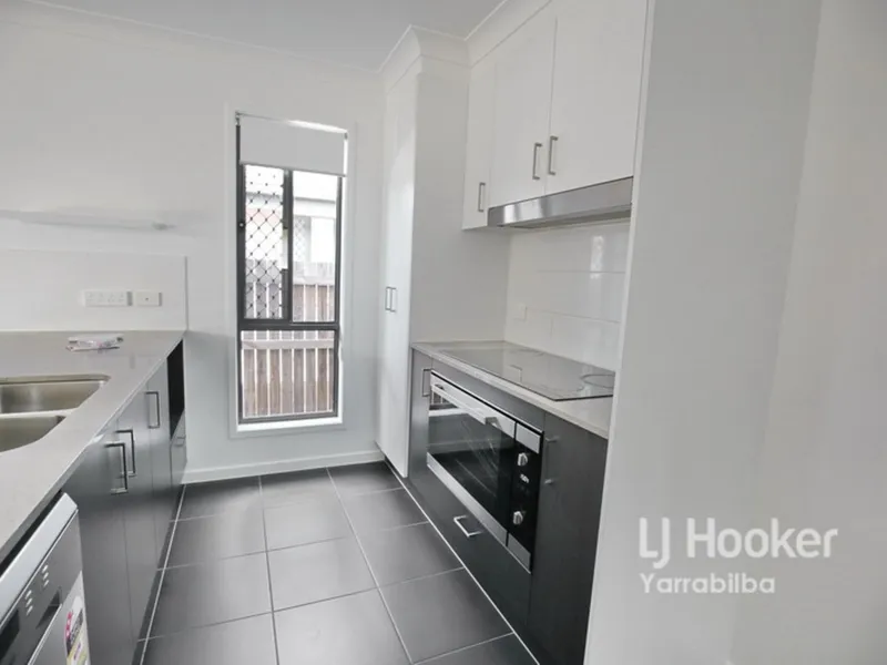 Stylish Family Home, Walking Distance To Buxton Park!