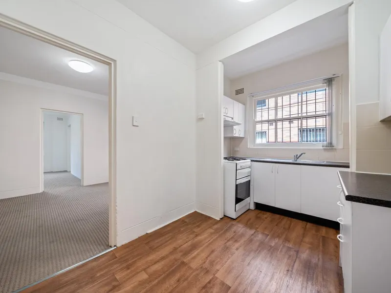 ***Deposit Taken*** Newly Renovated One Bedroom Plus Sunroom Apartment