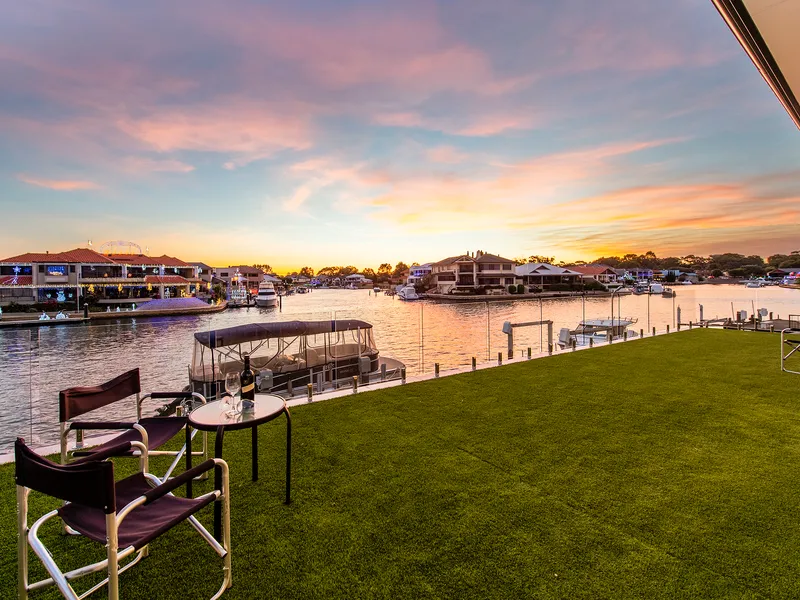 Luxury Port Mandurah Entertainer Awaits