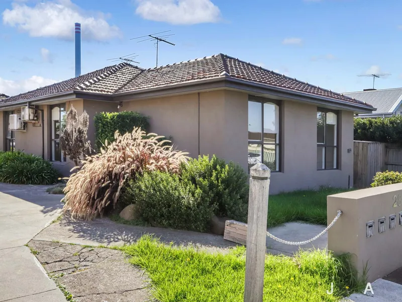 Spacious Unit In Fantastic Location