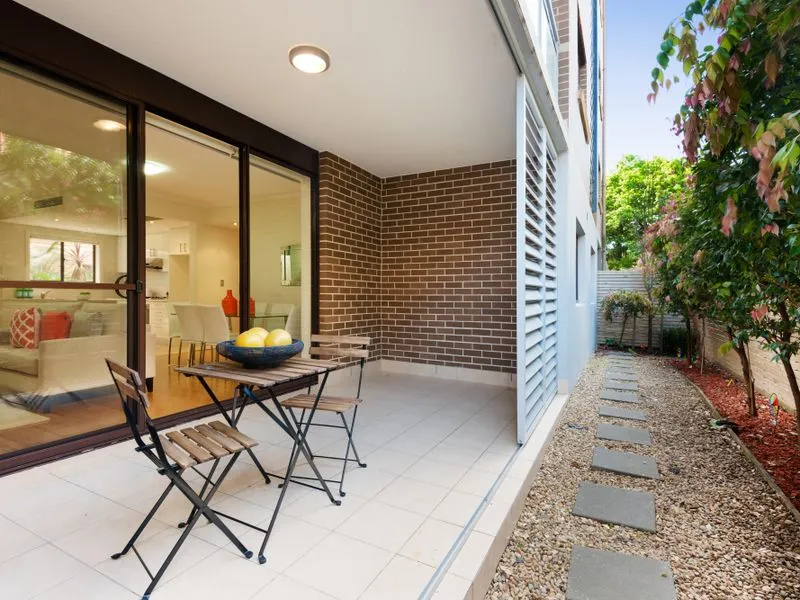 QUIET, PRIVATE AND BIG 2-BEDDER WITH ENSUITE