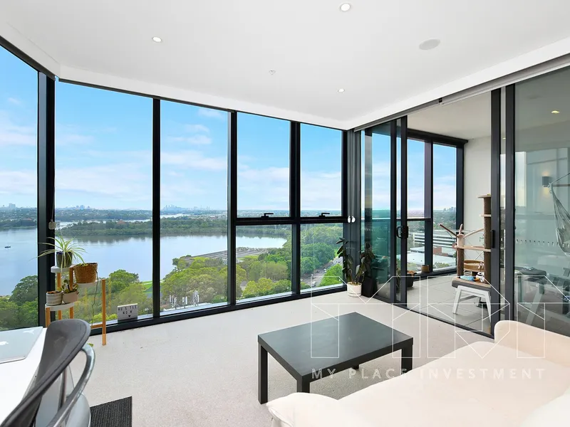 Stunning City & Water VIEWS