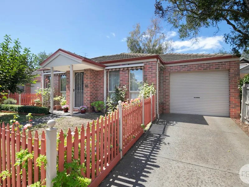 Beautifully Presented Newington Unit on Its Own Title