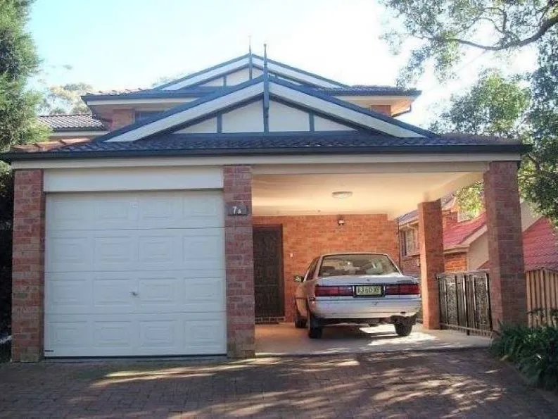 Central location!! 700 meters from Epping station. Great Surrounding School Catchment
