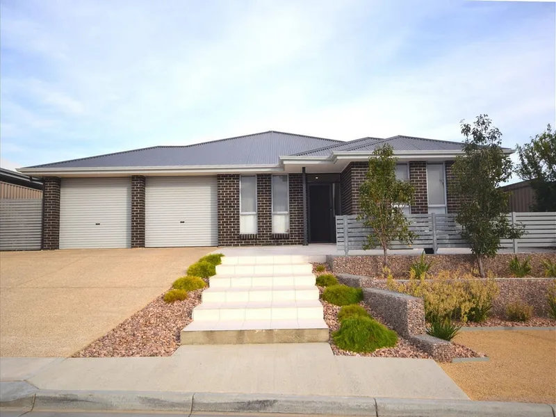 FANTASTIC FAMILY HOME WITH SPACIOUS OPEN PLAN LIVING