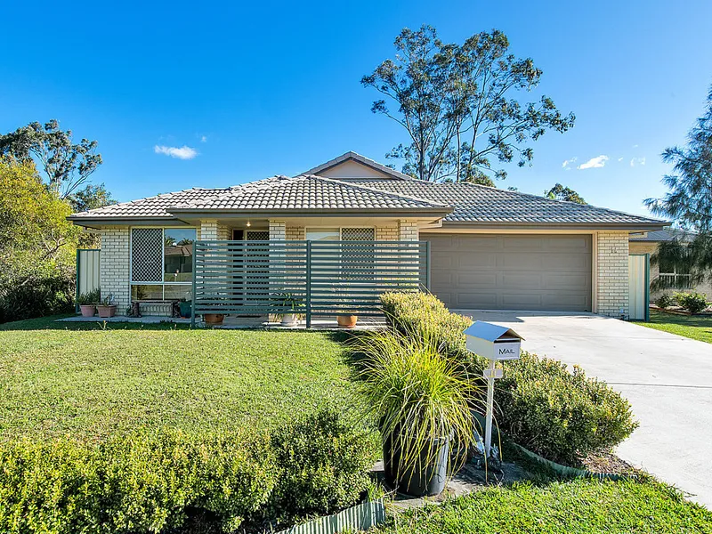 MODERN FAMILY HOME BACKING ON TO PARKLANDS