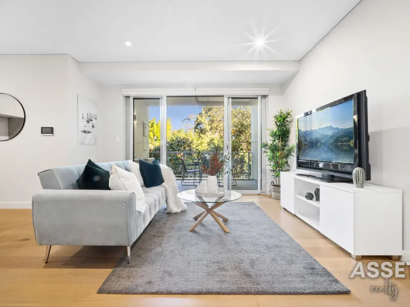 Luxury unit with leafy outlook - 400m walk to Pymble Train station and Shops!