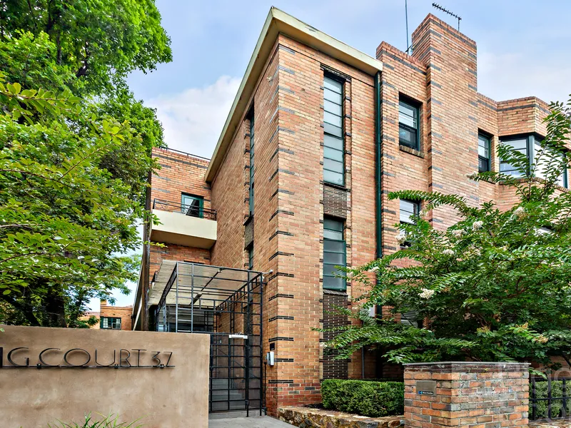 ART DECO GRACE WITH A PREMIUM ADDRESS