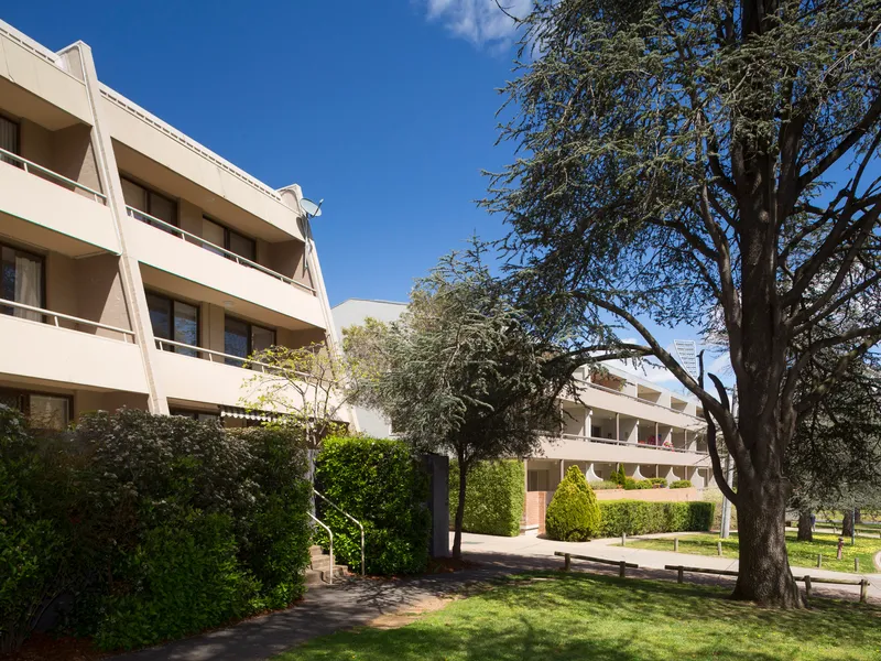 Sunny Two Bedroom Property in Central Location