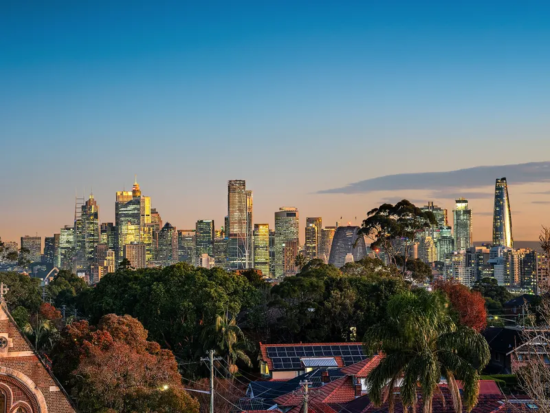 Entertainers' haven with panoramic city and water views