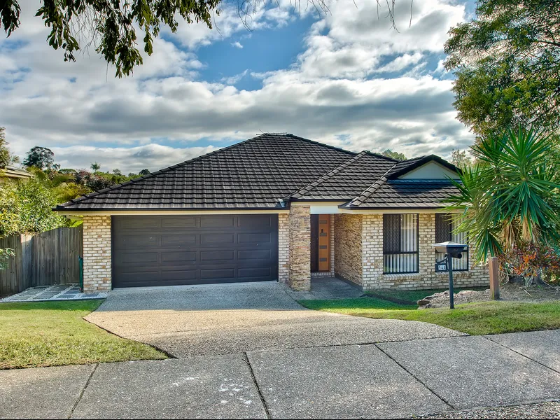 Contemporary family comfort in parkland pocket