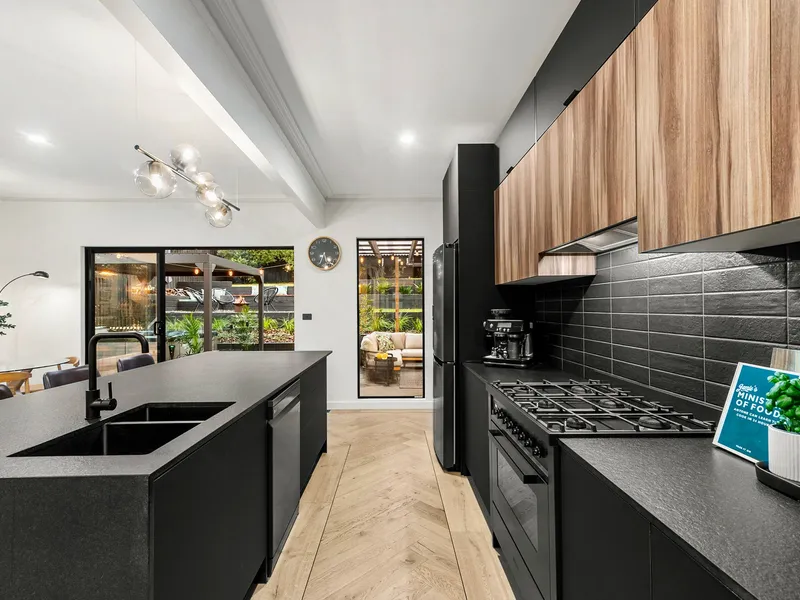 Luxurious Showstopping Coastal Entertainer