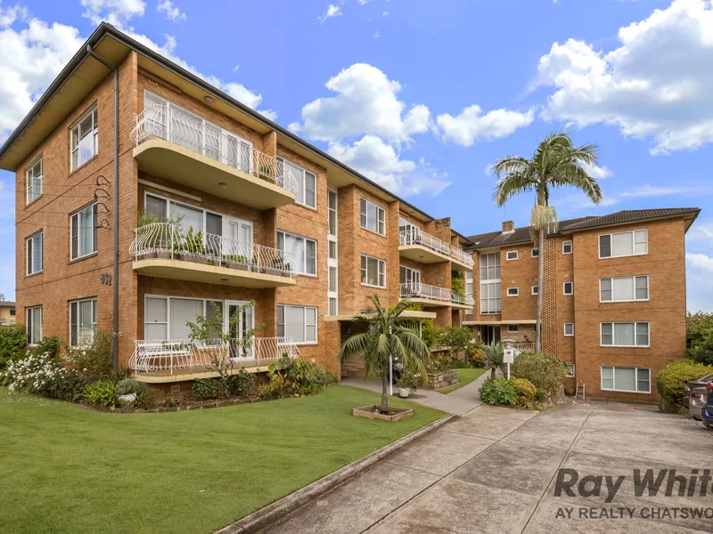 Sun Filled Top Floor Apartment with Ideal North East Aspect