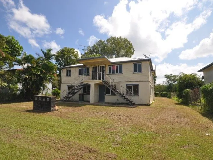 Set of Four flats in Ingham Online Auction