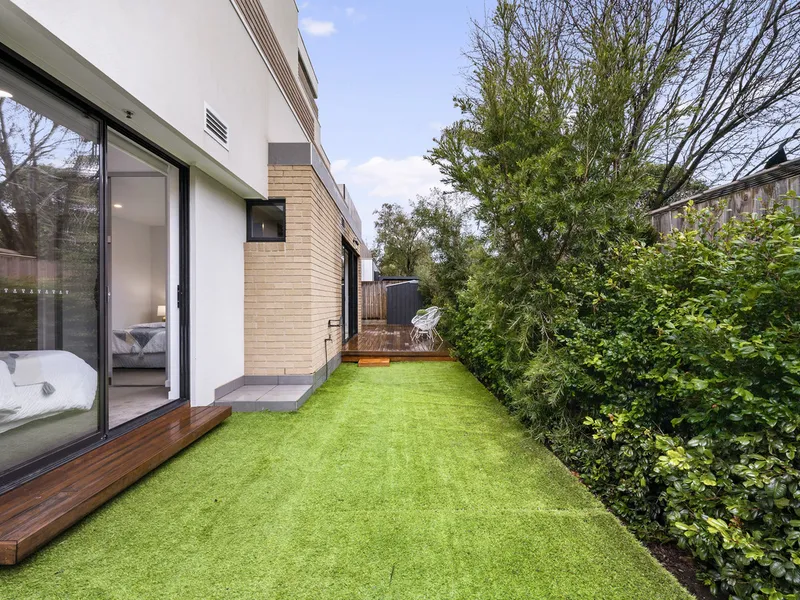 Stylish ground floor living with expansive courtyard